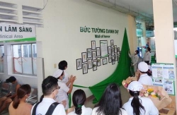 can nhan rong buc tuong danh du trong he thong benh vien