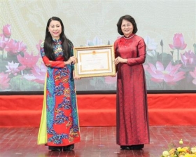 dang vien can bo phai la tam guong dau tau trong thi dua yeu nuoc