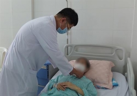 tphcm phau thuat noi soi tuyen giap nga nach quang vu bang dao cat sieu am