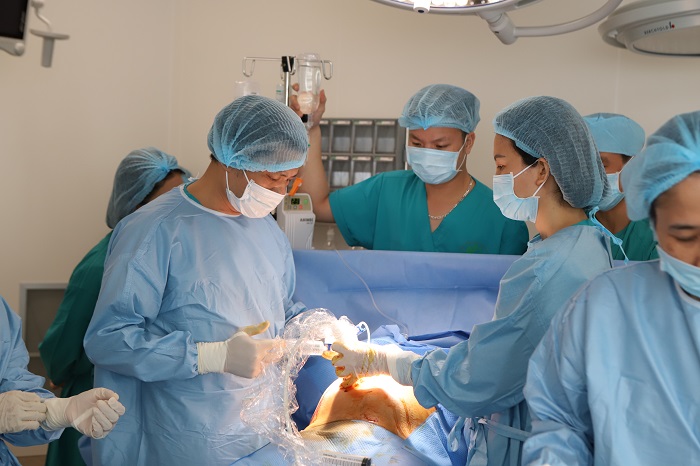 Đông mạch máu bằng Laser - kỹ thuật cứu nhiều thai nhi khi còn trong bụng mẹ