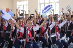 vinamilk mang den niem vui uong sua cho tre em phu yen nhan dip tet trung thu