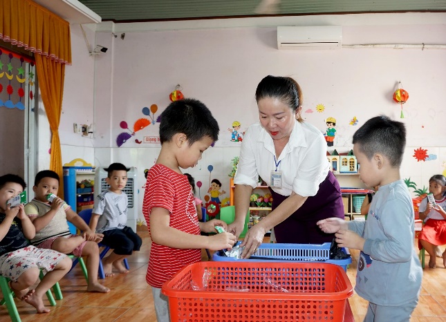 Quan t&acirc;m đến dinh dưỡng cho học sinh trong m&ugrave;a dịch, nhiều tỉnh triển khai sữa học đường