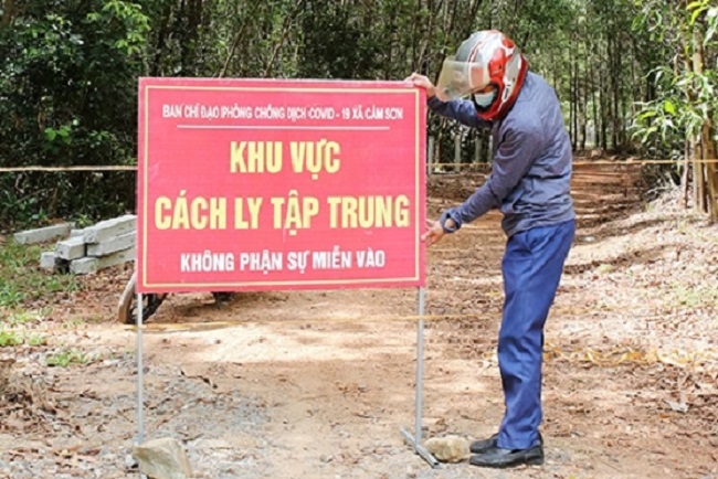 Ph&aacute;t hiện 3 ca dương t&iacute;nh trong cộng đồng, UBND huyện Cẩm Xuy&ecirc;n quyết định c&aacute;ch ly to&agrave;n bộ x&atilde; Cẩm Sơn