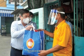 tphcm day manh xet nghiem dien rong ho tro goi an sinh xa hoi den lao dong ngheo