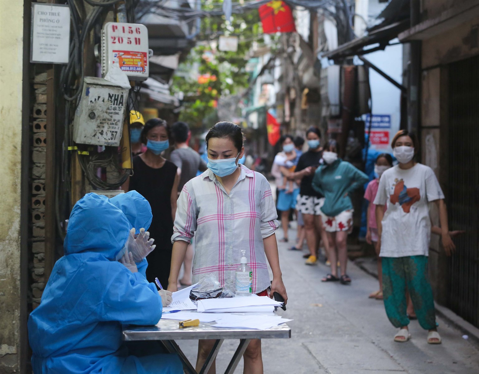 H&agrave; Nội: Th&ecirc;m 36 người mắc covid-19, c&aacute;c ổ dịch tiếp tục tăng ca mắc