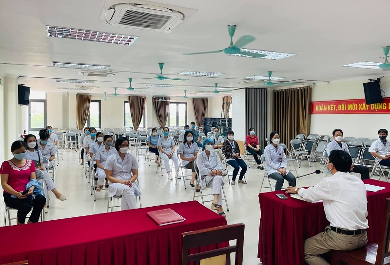 Hơn 3.800 nhân viên y tế chi viện cho Hà Nội chống dịch Covid-19