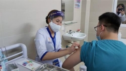 bo y te tra loi de xuat rut ngan khoang cach tiem 2 mui vac xin astrazeneca