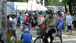 tpho chi minh di tiem vaccine nhu di choi hoi