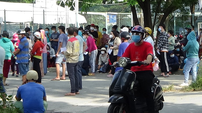 TP.HCM: Đi tiêm vaccine như đi “chơi hội”