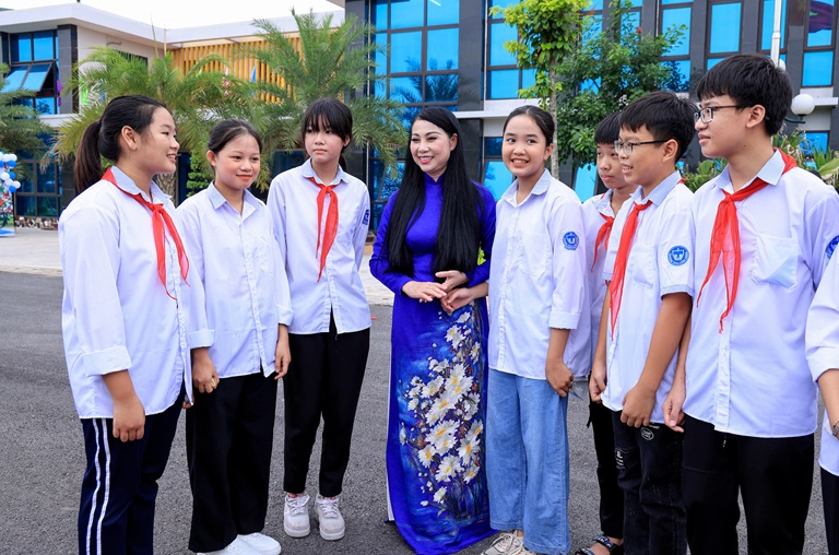 Vĩnh Phúc: Hơn 350 ngàn học sinh các cấp tưng bừng đến trường khai giảng năm học mới 2022 -2023