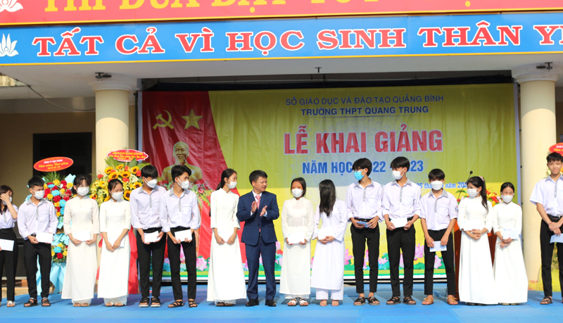 Quảng Bình: Trường THPT Quang Trung hân hoan bước vào năm học mới