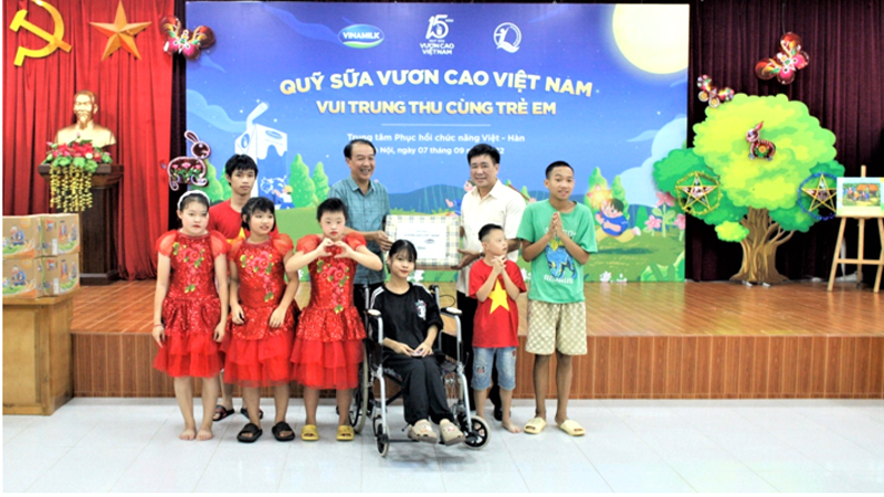 Thêm một mùa Trung thu ấm áp trong hành trình 15 năm của Quỹ sữa Vươn cao Việt Nam