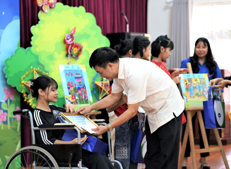 Thêm một mùa Trung thu ấm áp trong hành trình 15 năm của Quỹ sữa Vươn cao Việt Nam