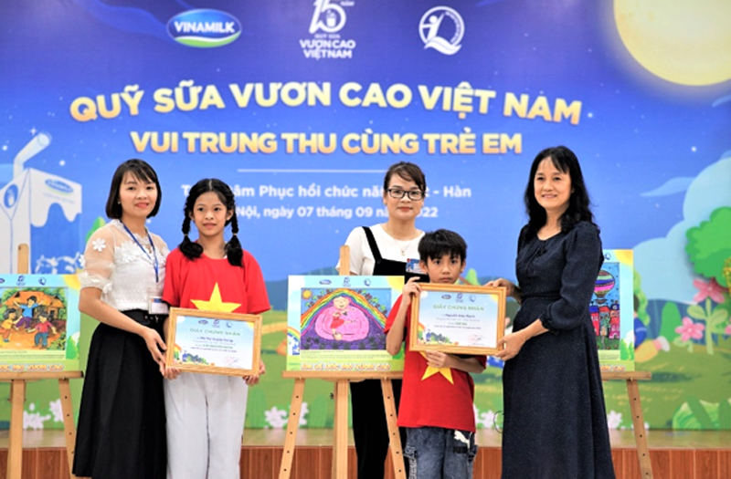 Thêm một mùa Trung thu ấm áp trong hành trình 15 năm của Quỹ sữa Vươn cao Việt Nam