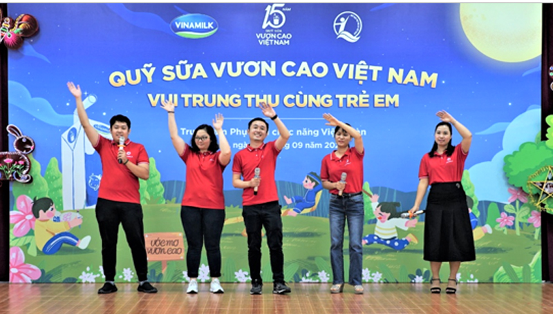Thêm một mùa Trung thu ấm áp trong hành trình 15 năm của Quỹ sữa Vươn cao Việt Nam