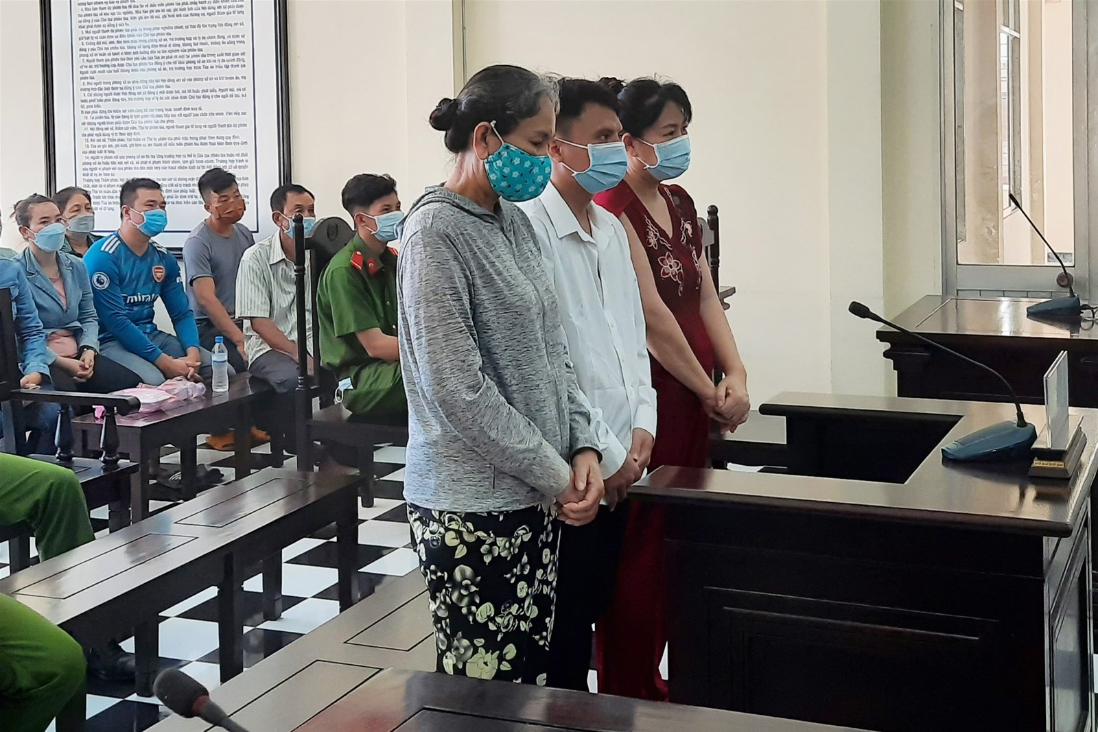 X&eacute;t xử nh&oacute;m người bu&ocirc;n lậu h&agrave;ng h&oacute;a qua bi&ecirc;n giới với Campuchia