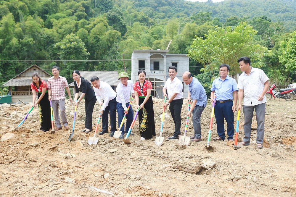 CLB Nhà báo Thanh Hóa hỗ trợ 300 triệu đồng xây dựng điểm trường mầm non