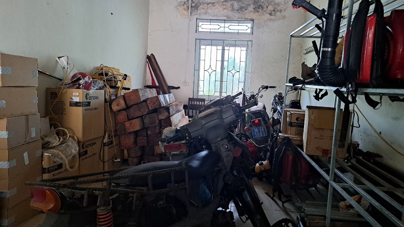 Hà Tĩnh: Hạt Kiểm lâm Hương Sơn bắt quả tang 2 xe máy vận chuyển gỗ trái phép