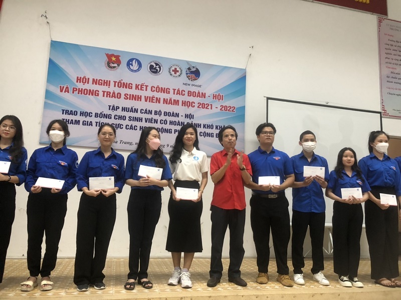 Công ty TNHH MTV New Image Việt Nam trao 50 suất học bổng cho sinh viên nghèo tại Trường Trường Đại học Khánh Hòa
