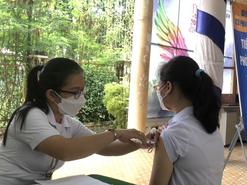 Khánh Hòa: Phát động chiến dịch cao điểm tiêm vắc xin phòng Covid-19 cho trẻ từ 12 đến dưới 18 tuổi.