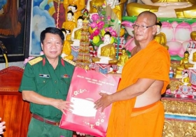 tinh uy soc trang tham tang qua le sene dolta nam 2022