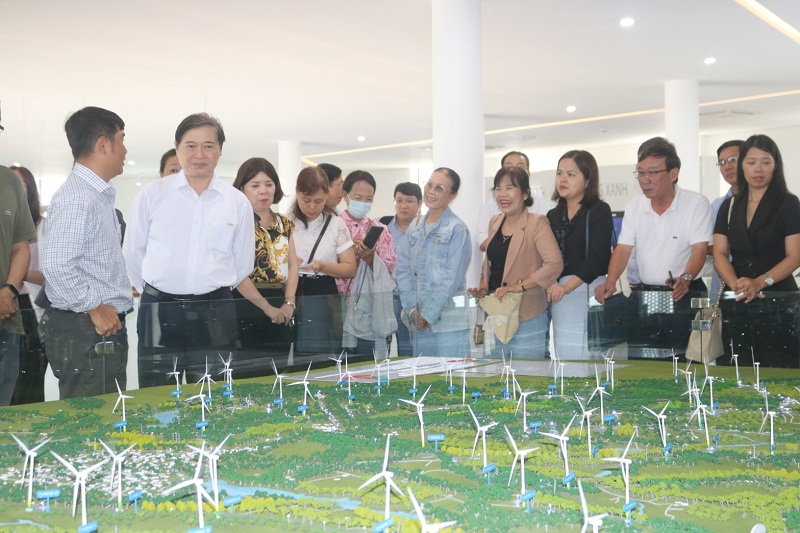 Khai th&aacute;c hiệu quả tiềm năng dự &aacute;n &ldquo;Điện gi&oacute; v&agrave; điện mặt trời&rdquo;