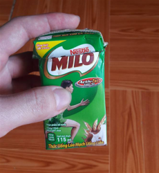ta hoa vi hop sua milo bi chua va co di vat giong kien
