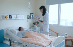 tu mua khang sinh dieu tri kho tho ve nha uong ong lao u70 nhap vien trong tinh trang nguy kich