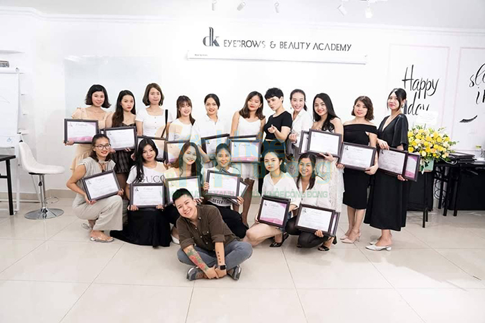 Thẩm mỹ viện DK Eyebrowns & Beauty có hành vi “gian trá” với chính quyền địa phương?