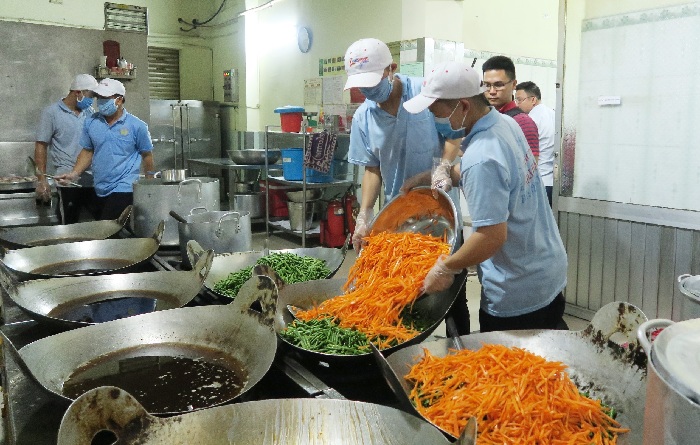 An toàn thực phẩm: Thành phố Hồ Chí Minh kiểm tra cơ sở cung cấp suất ăn tập thể cho công ty, trường học