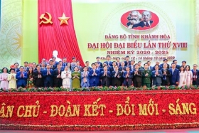phan dau xay dung tinh khanh hoa tro thanh trung tam kinh te bien trung tam du lich dich vu lon cua ca nuoc
