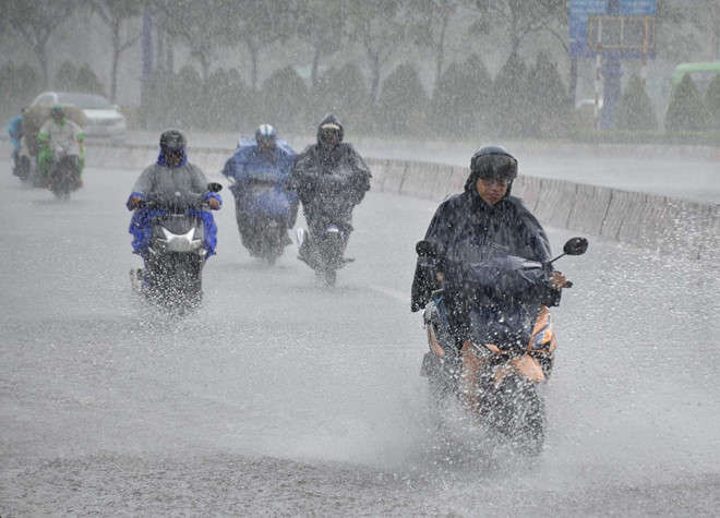 Trung Bộ mưa lớn diện rộng, H&agrave; Tĩnh đến Thừa Thi&ecirc;n - Huế c&oacute; khả năng mưa đặc biệt to