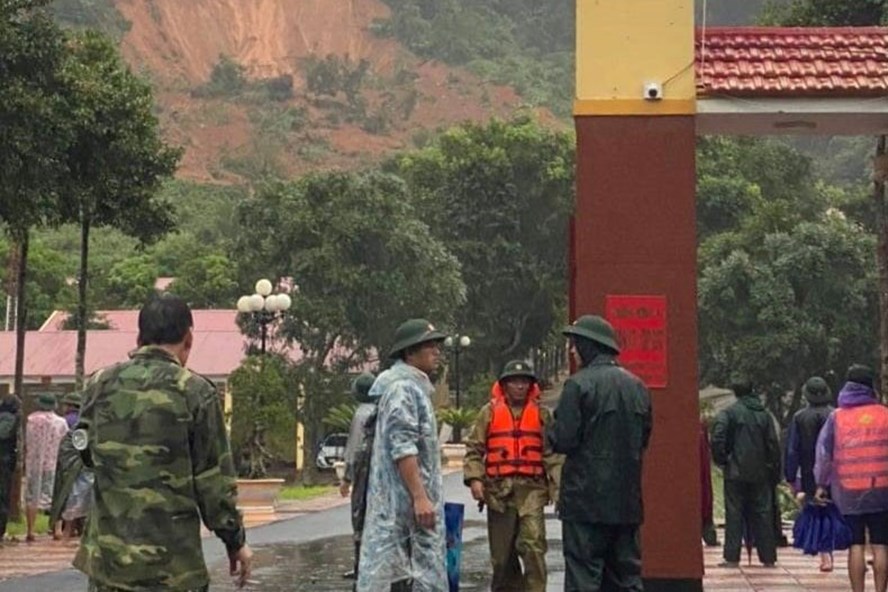 Khẩn cấp tìm kiếm 22 cán bộ, chiến sĩ bị vùi lấp ở Quảng Trị