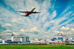 vietjet van chuyen mien phi hang hoa cuu tro tang ve cho can bo den vung lu