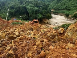 nguy co cao xay ra lu dac biet lon tren cac song tai ha tinh quang binh sat lo dat va ngap ung tiep tuc duy tri tai trung bo