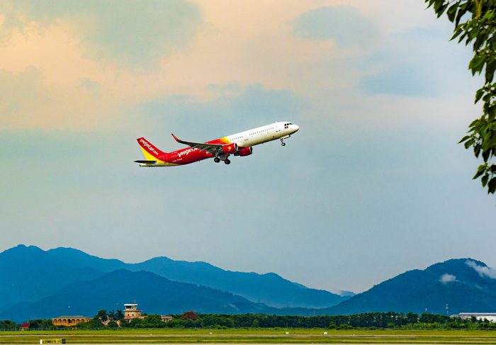 Vietjet triển khai ch&iacute;nh s&aacute;ch hỗ trợ h&agrave;nh kh&aacute;ch đến v&agrave; đi khu vực miền Trung
