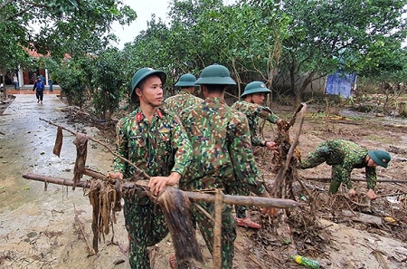 Chùm ảnh: Miền Trung gượng dậy sau đợt mưa bão lịch sử