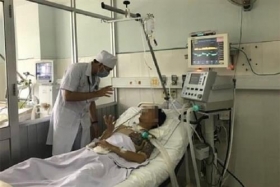 khanh hoa dieu tri thanh cong cho 2 benh nhan bi ngo doc pate minh chay