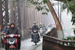 mien bac troi lanh tiep tuc mua dien rong o mien trung