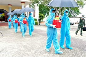 ban giao 13 bo linh cot cho than nhan gia dinh co nguoi than tu vong do covid 19