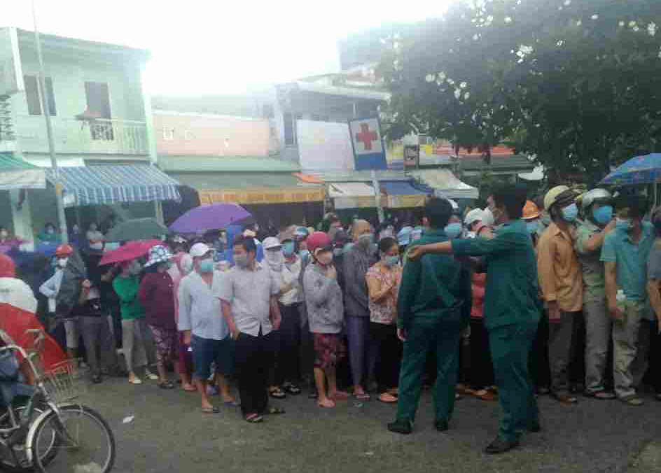 Một th&agrave;nh vi&ecirc;n được ti&ecirc;m chủng vaccine, cả gia đ&igrave;nh c&oacute; thể giảm nguy cơ bị COVID