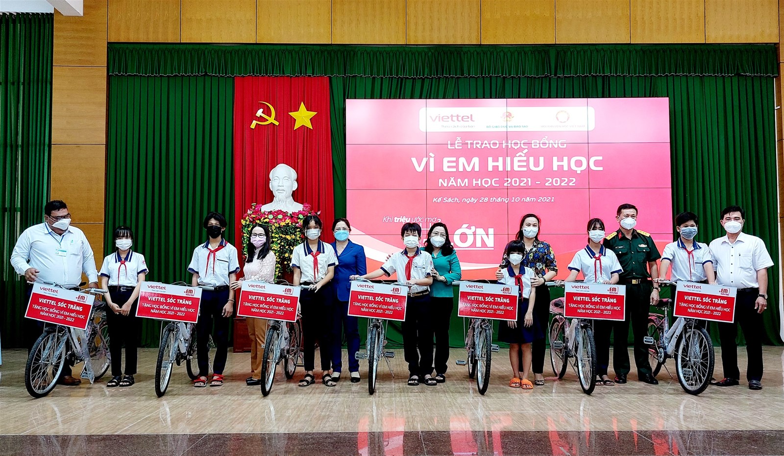 Sóc Trăng nhiều hoạt động giúp cho hộ nghèo và các em học sinh