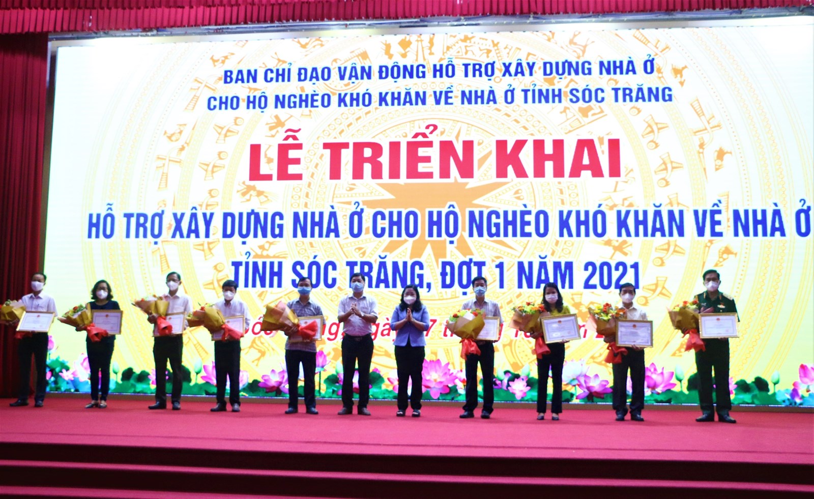 Sóc Trăng nhiều hoạt động giúp cho hộ nghèo và các em học sinh