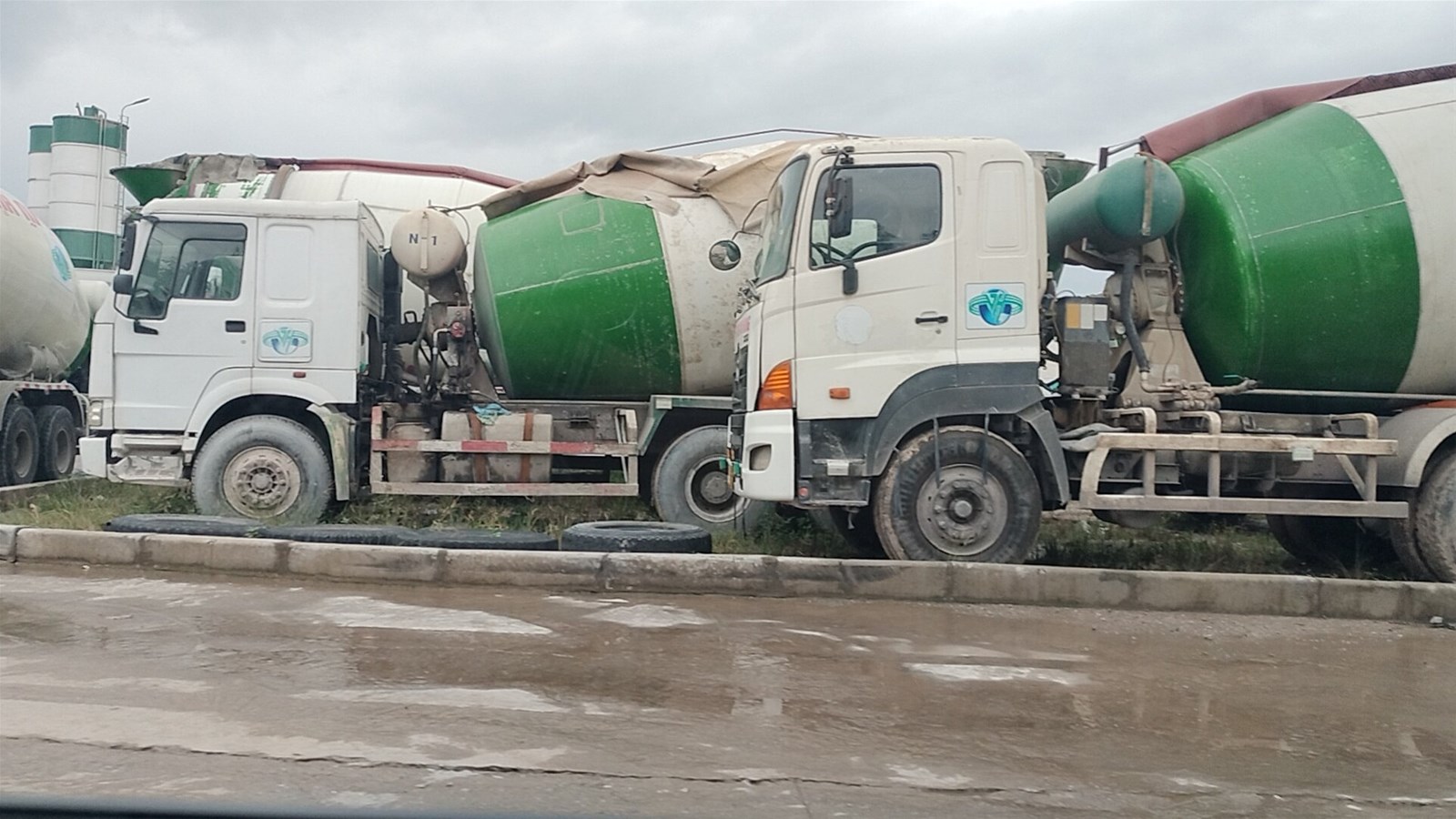 Bắc Ninh: Giữa mùa mưa bão, doanh nghiệp vẫn “nhởn nhơ” tập kết VLXD, hoạt động trạm trộn bê tông ven sông Đuống bất chấp lệnh cấm