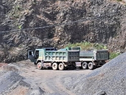 ha tinh quyet dinh dong cua hang loat mo khoang san