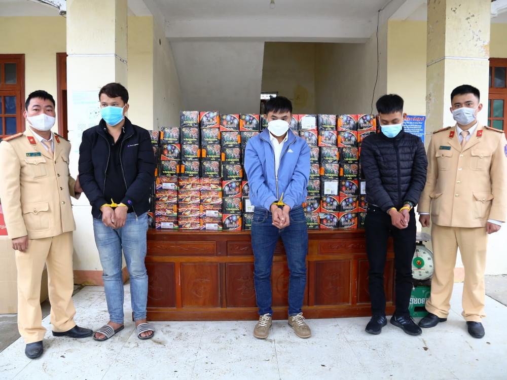 Hà Tĩnh: Tuyên phạt 409 tháng tù đối với 8 đối tượng mua bán, tàng trữ pháo