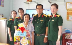 hoi phu nu bo chqs tinh soc trang tham tang qua can bo nghi huu nhan ngay thanh lap hoi lhpn viet nam