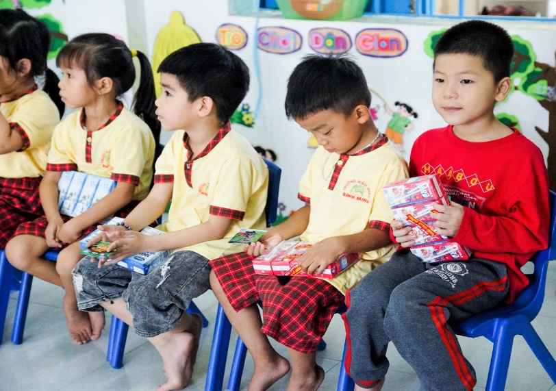 Hơn 155 ngàn sản phẩm Vinamilk được gửi đến cho người dân vùng lũ 3 tỉnh miền Trung