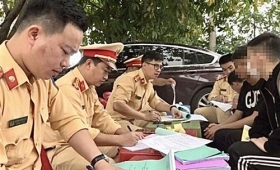 ha tinh cong an thanh pho ra quan xu ly nhieu hoc sinh sinh vien khong chap hanh luat le giao thong