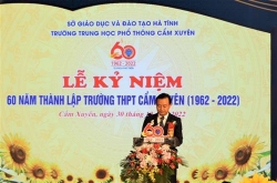 ha tinh 60 nam tro ve cua cuu hoc sinh truong thpt cam xuyen